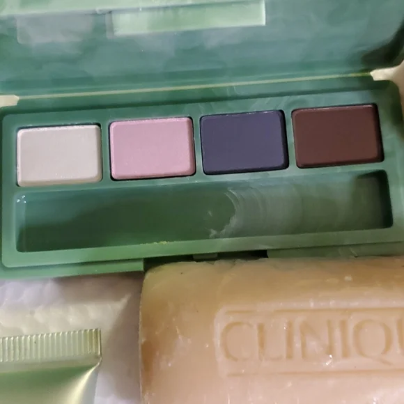 Clinique Travel Products - Picture 6 of 9